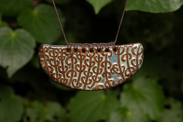 Mangopare Whakakai (Pendant), Blue Rutile on Toast