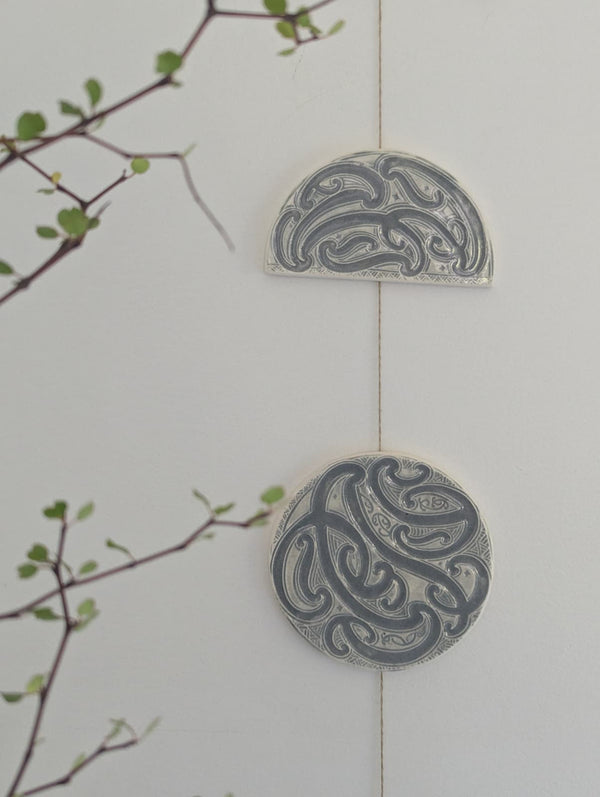 Ngā mata o te marama- Ceramic moon phases: Kiwikiwi