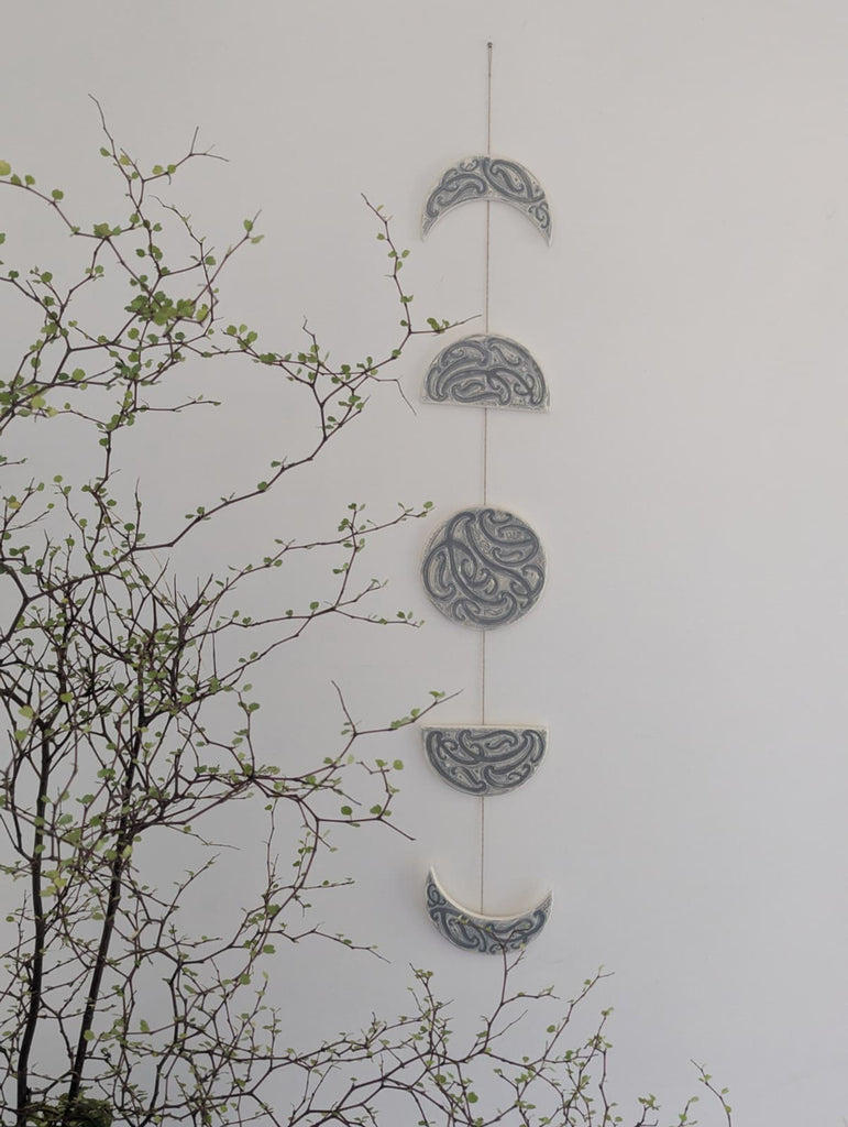 Ngā mata o te marama- Ceramic moon phases: Kiwikiwi